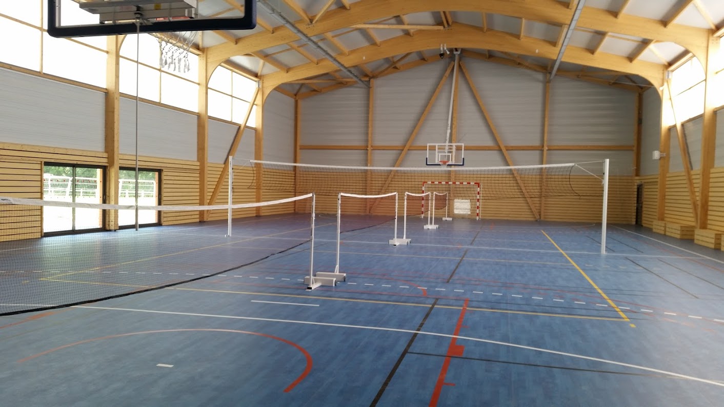 La construction de la salle de sport est bientôt terminée La construction de la salle de sport est bientôt terminée