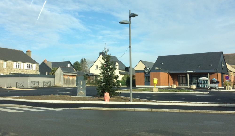 Aménagement de la Place Joseph Pécro. Aménagement de la Place Joseph Pécro.