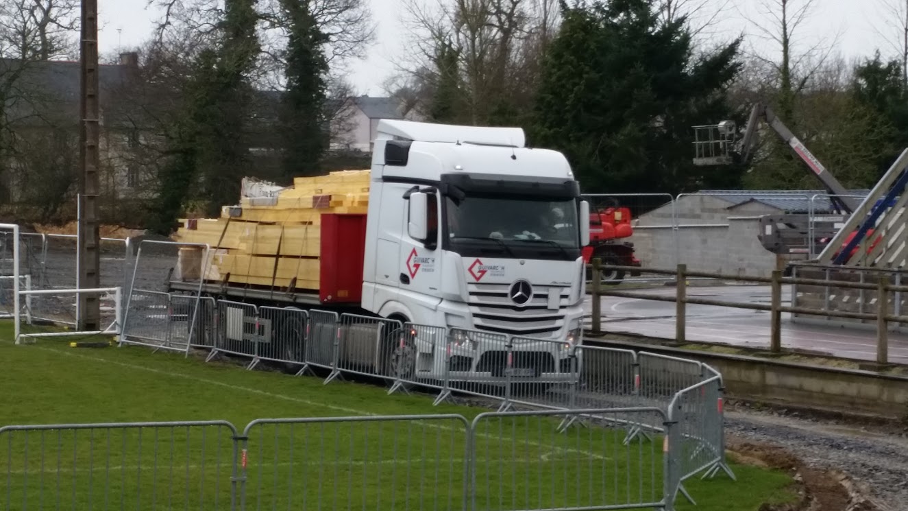 Livraison de la charpente de la salle de sport