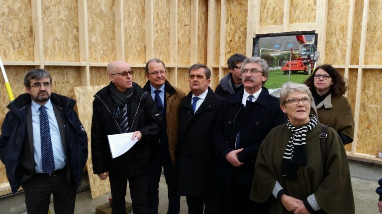 Cérémonie pour l’élévation des murs de la salle de sport