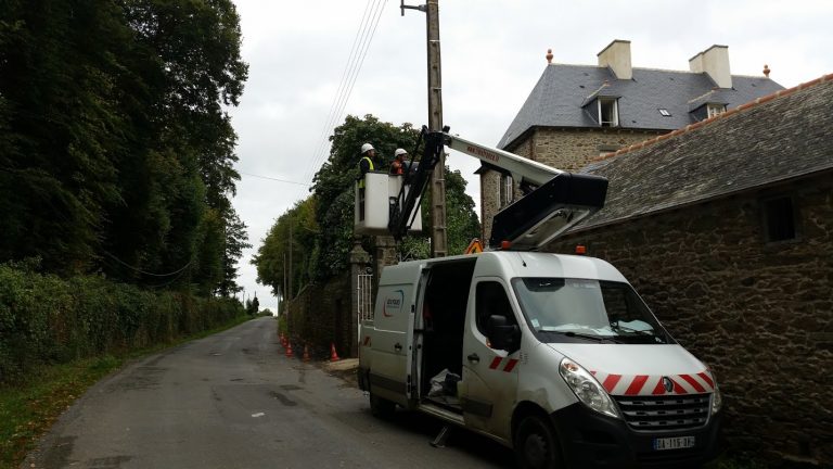 Installation de l’éclairage public route de Bonaban