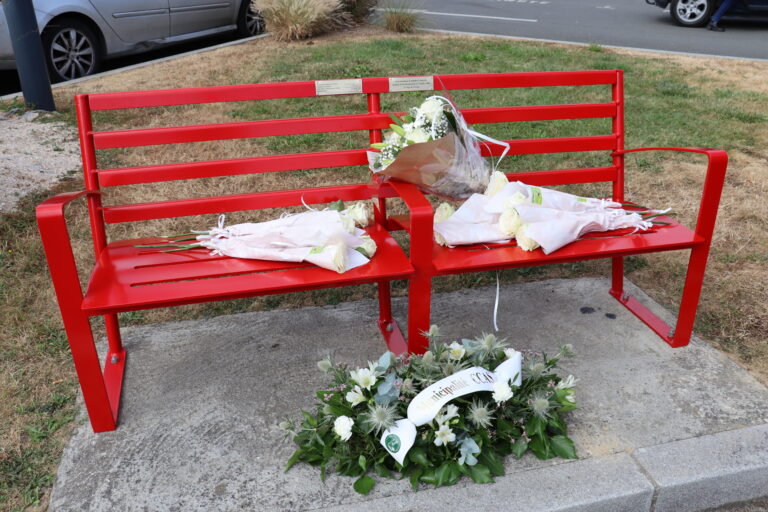 Retour sur l&rsquo;inauguration du « Banc Rouge ».